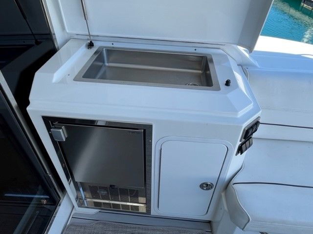 2016 Cruisers Yachts
                                                             45 CANTIUS Image Thumbnail #12