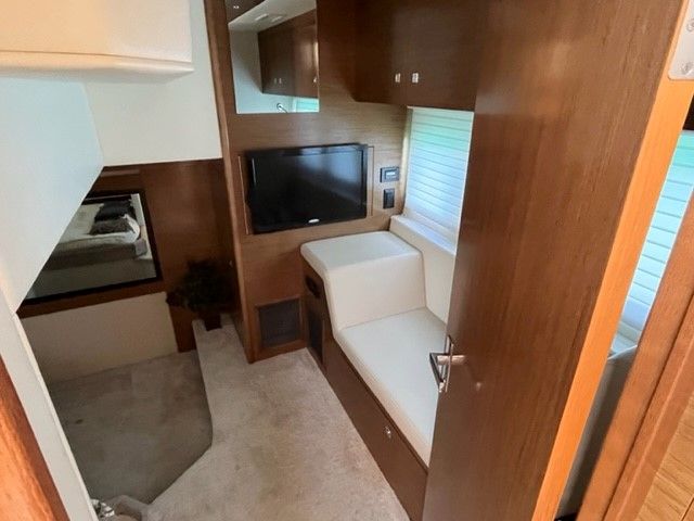 2016 Cruisers Yachts
                                                             45 CANTIUS Image Thumbnail #21