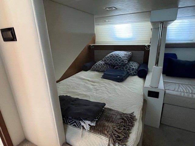 2016 Cruisers Yachts
                                                             45 CANTIUS Image Thumbnail #22