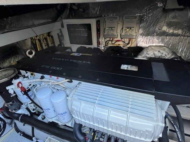 2016 Cruisers Yachts
                                                             45 CANTIUS Image Thumbnail #28