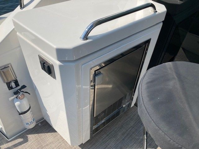 2018 Cruisers Yachts
                                                             54 CANTIUS Image Thumbnail #6