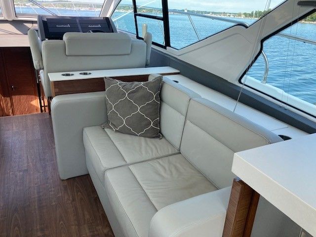 2018 Cruisers Yachts
                                                             54 CANTIUS Image Thumbnail #11