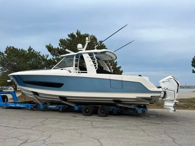 2021 Boston Whaler 420 OUTRAGE Image Thumbnail #4