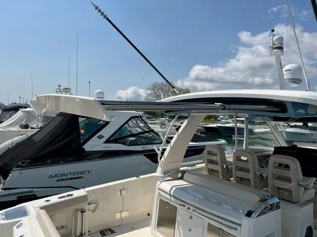 2021 Boston Whaler 420 OUTRAGE Image Thumbnail #7