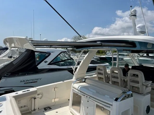 2021 Boston Whaler 420 OUTRAGE Image Thumbnail #8