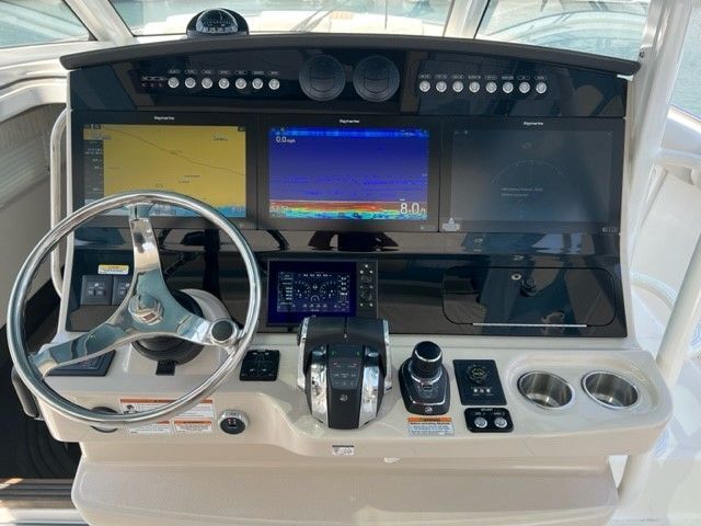 2021 Boston Whaler 420 OUTRAGE Image Thumbnail #31