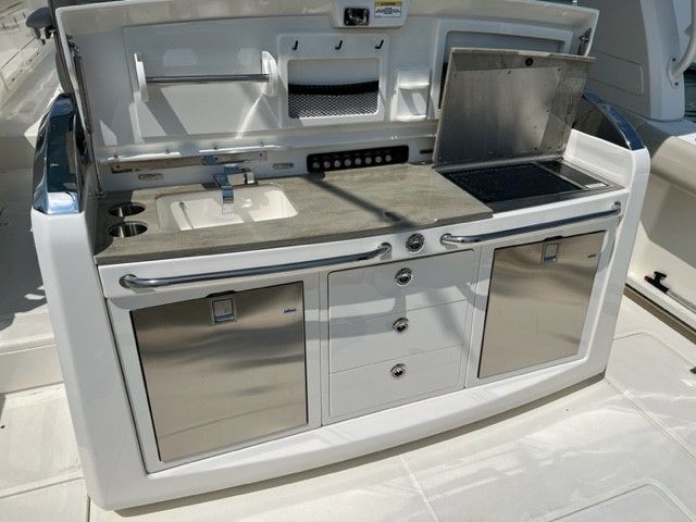 2021 Boston Whaler 420 OUTRAGE Image Thumbnail #18