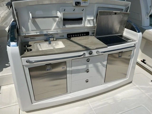 2021 Boston Whaler 420 OUTRAGE Image Thumbnail #18