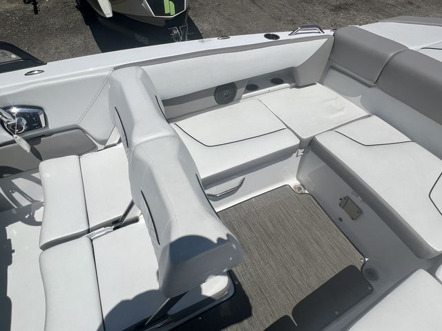 2022 Glastron
                                                             245 GTD Image Thumbnail #8
