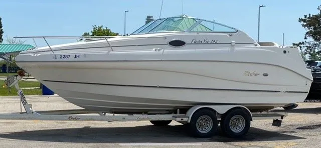 2000 Rinker 242 FIESTA VEE Image Thumbnail #0