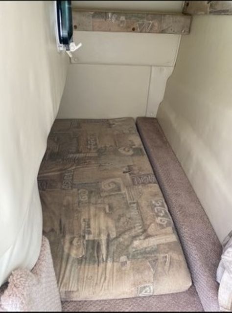 2000 Rinker 242 FIESTA VEE Image Thumbnail #13