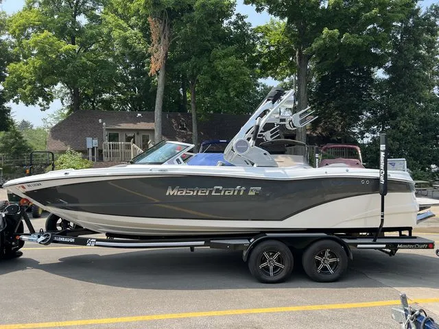 2019 Mastercraft XT23 Image Thumbnail #0