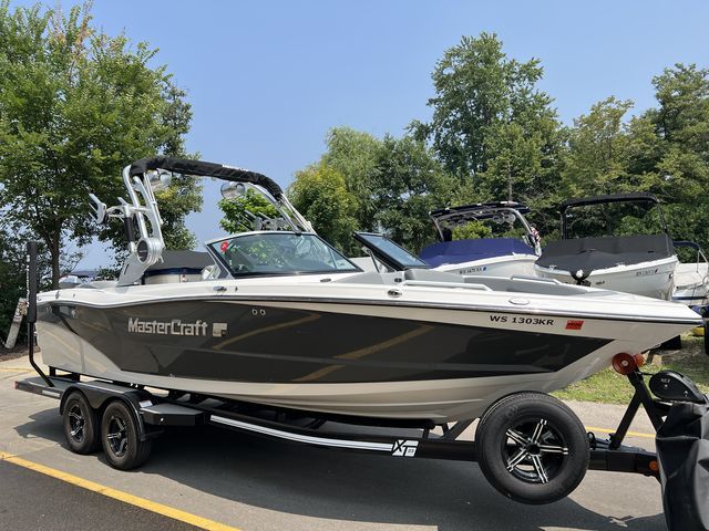 2019 Mastercraft XT23 Image Thumbnail #4