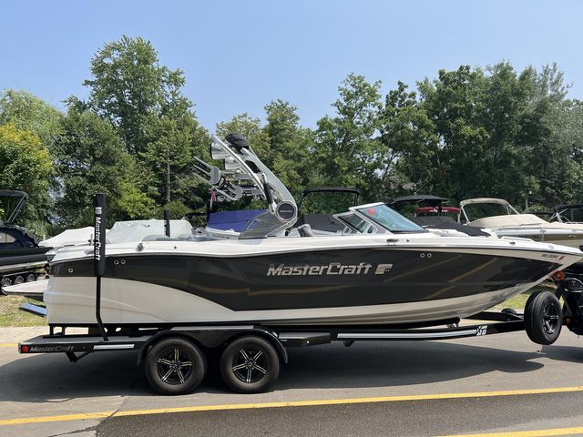 2019 Mastercraft XT23 Image Thumbnail #6