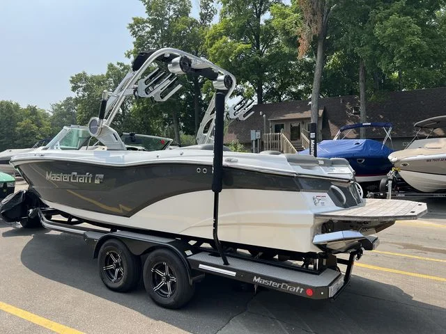 2019 Mastercraft XT23 Image Thumbnail #8