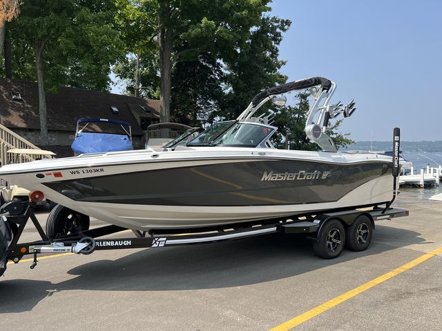 2019 Mastercraft XT23 Image Thumbnail #1
