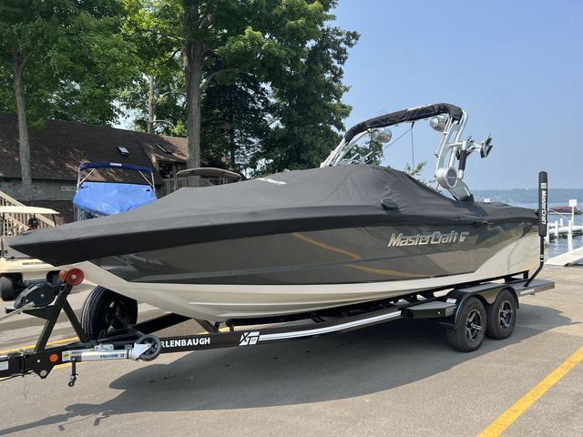 2019 Mastercraft XT23 Image Thumbnail #2
