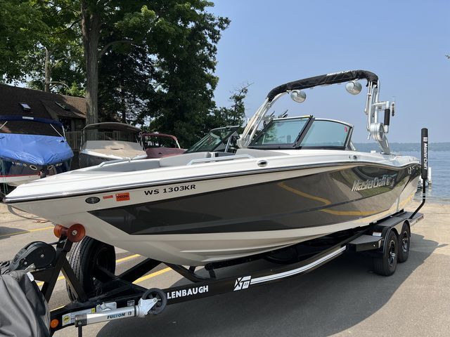 2019 Mastercraft XT23 Image Thumbnail #3
