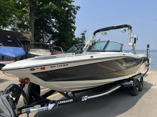 2019 Mastercraft XT23 Image Thumbnail #3