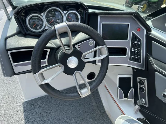 2019 Mastercraft XT23 Image Thumbnail #14