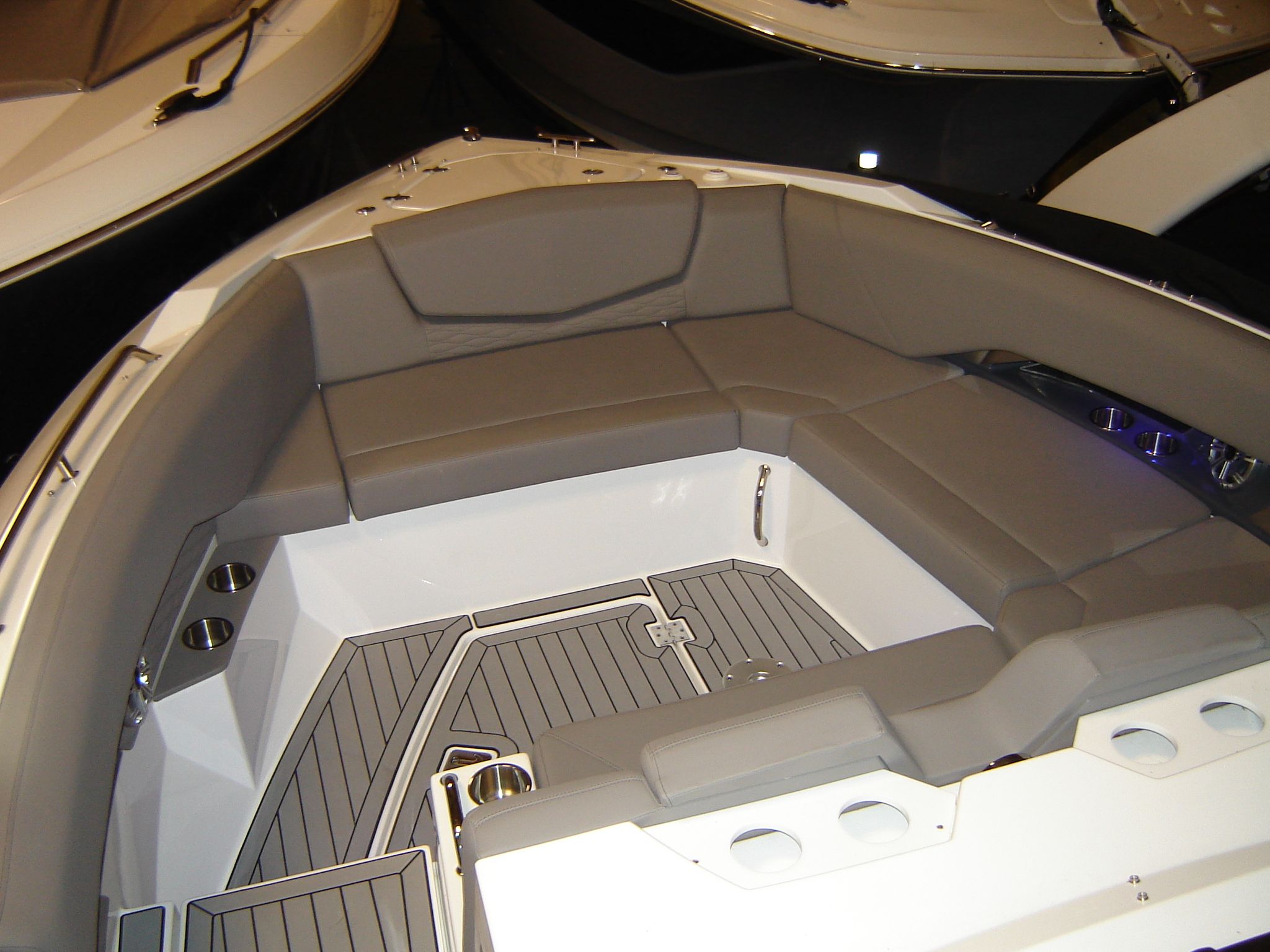 2019 Cruisers Yachts
                                                             338 CX Image Thumbnail #6
