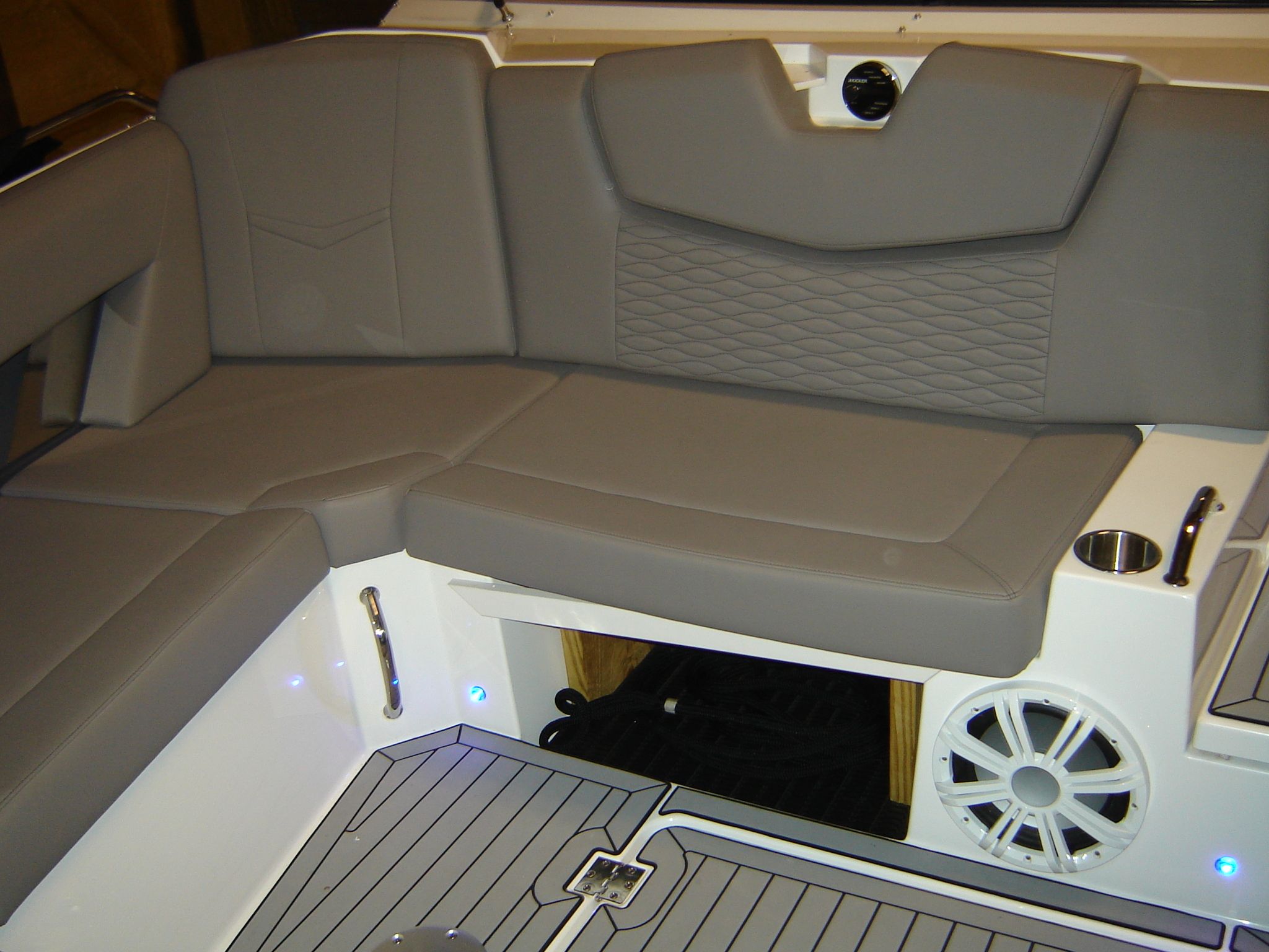 2019 Cruisers Yachts
                                                             338 CX Image Thumbnail #8