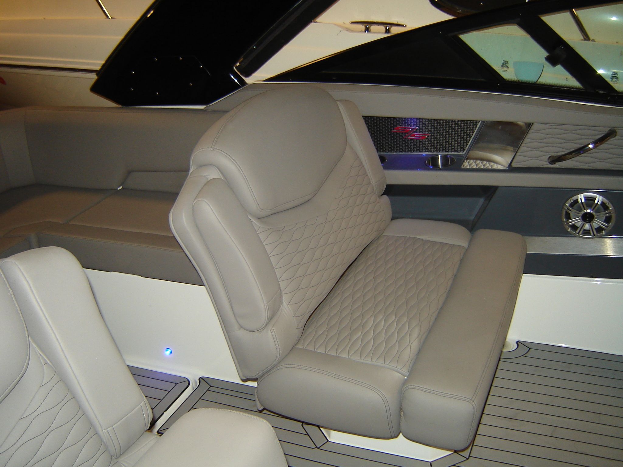 2019 Cruisers Yachts
                                                             338 CX Image Thumbnail #11