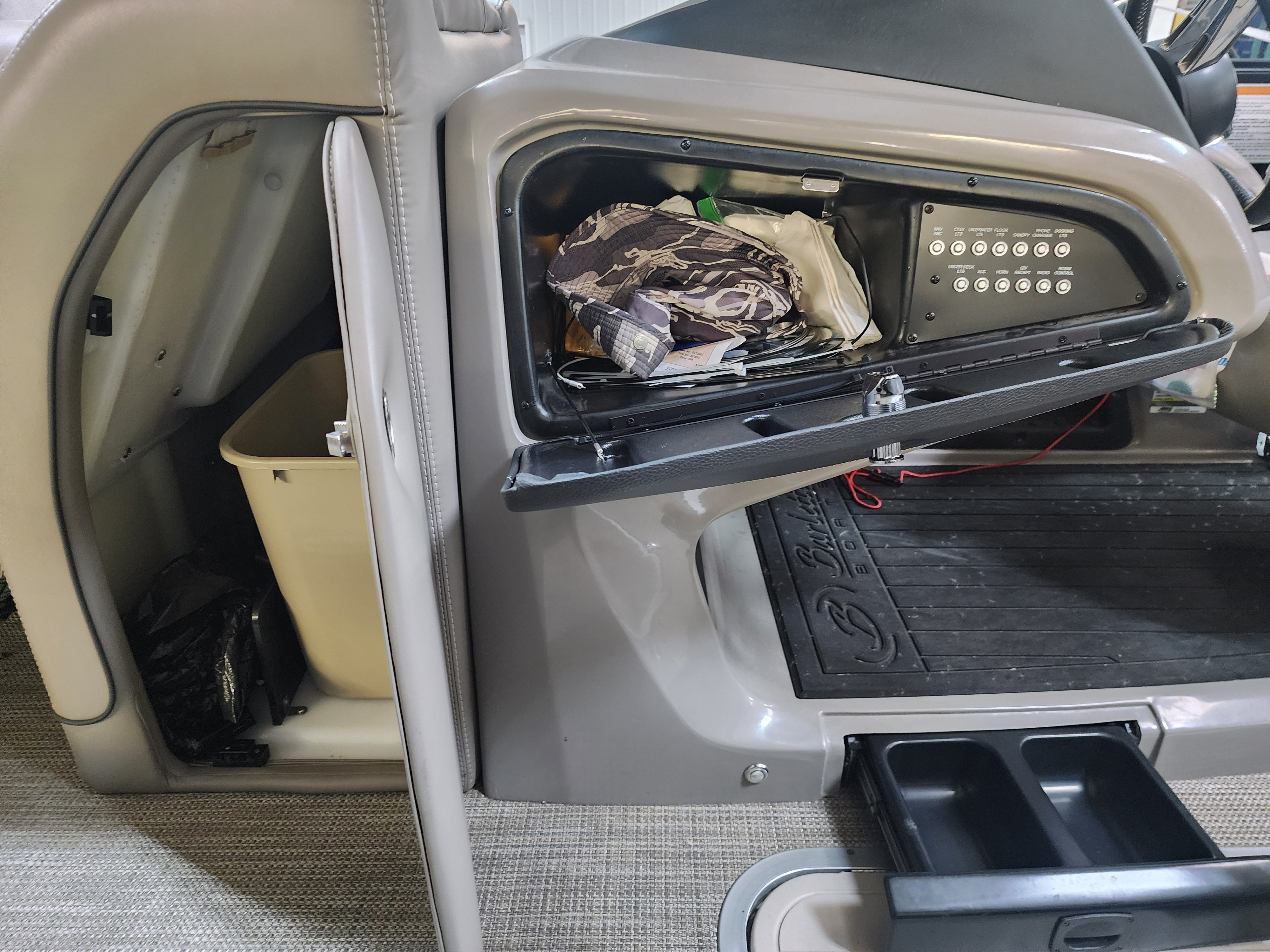 2021 Barletta L23UCATT Image Thumbnail #8