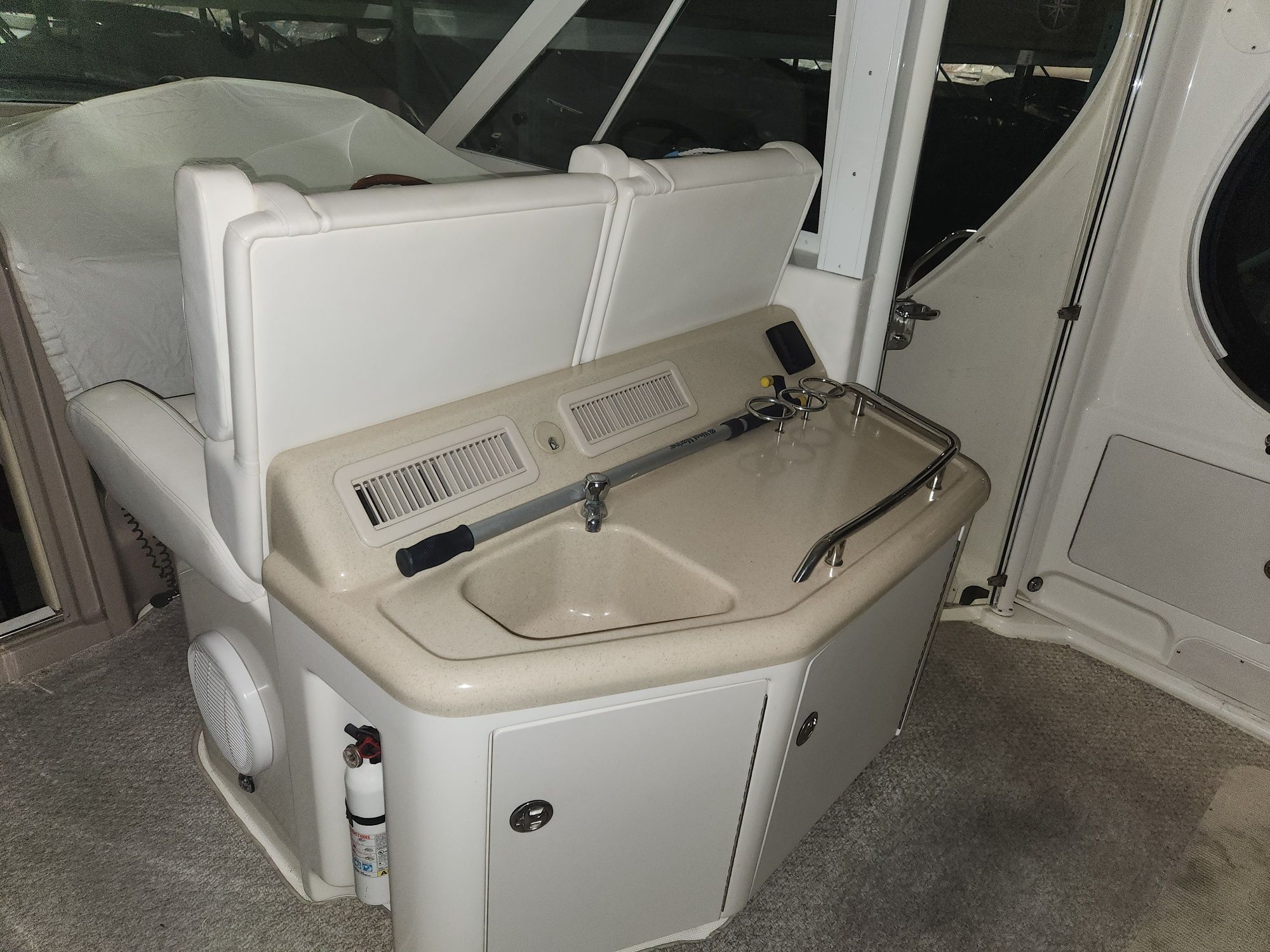 2004 Sea Ray
                                                             390 Motor Yacht Image Thumbnail #9