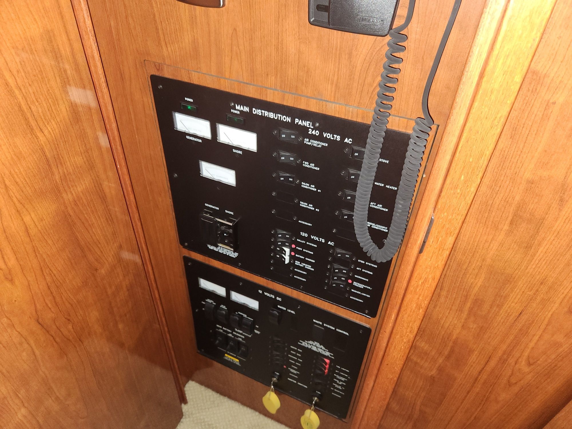 2004 Sea Ray
                                                             390 Motor Yacht Image Thumbnail #16