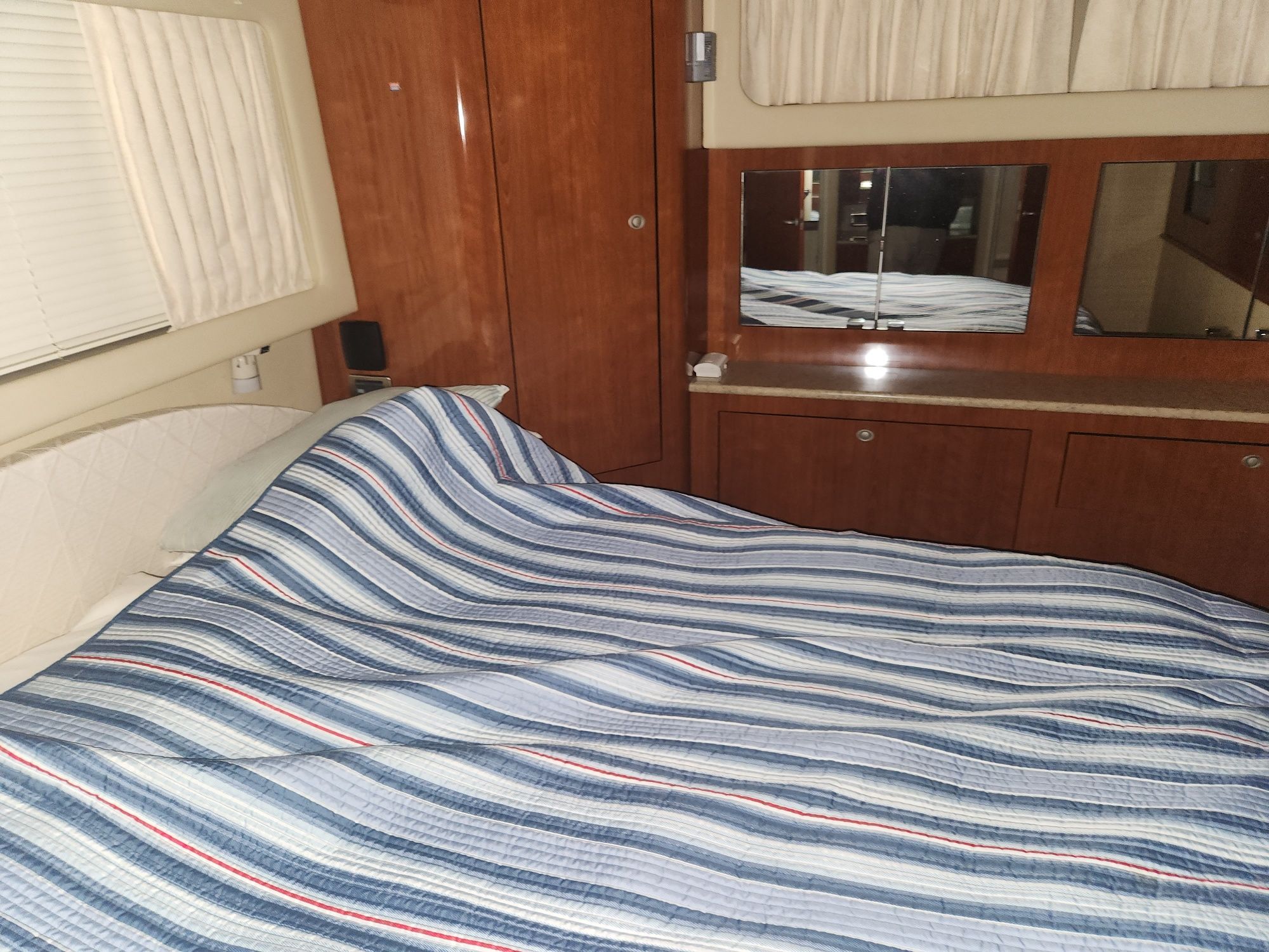 2004 Sea Ray
                                                             390 Motor Yacht Image Thumbnail #20