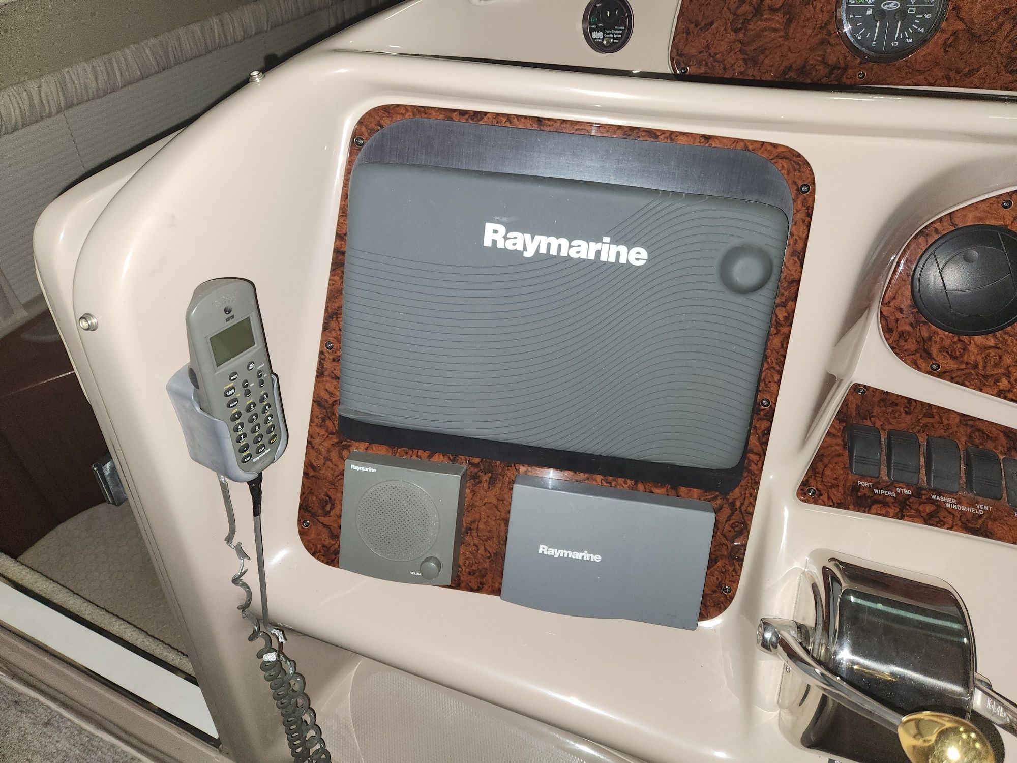 2004 Sea Ray
                                                             390 Motor Yacht Image Thumbnail #22