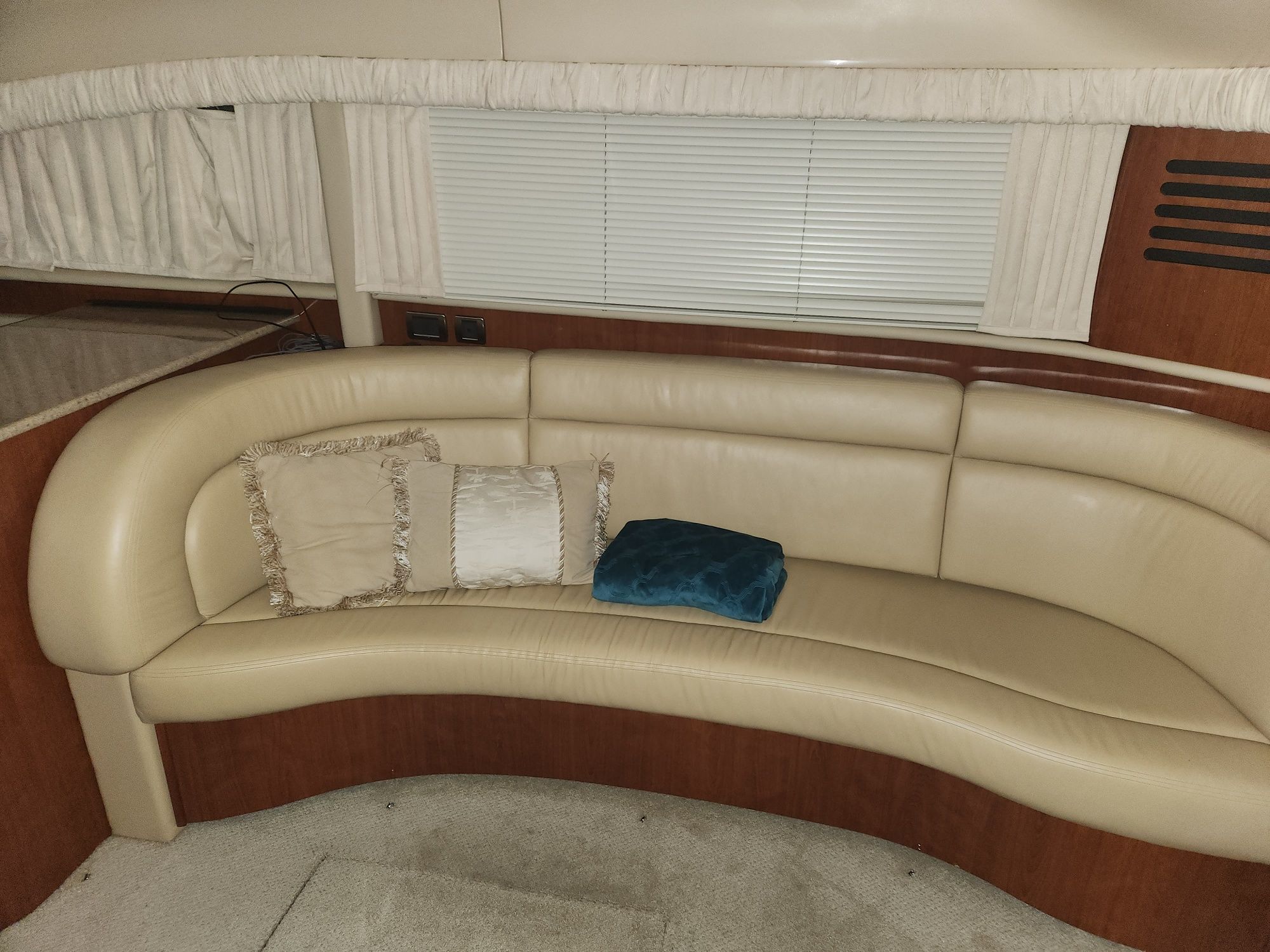2004 Sea Ray
                                                             390 Motor Yacht Image Thumbnail #23