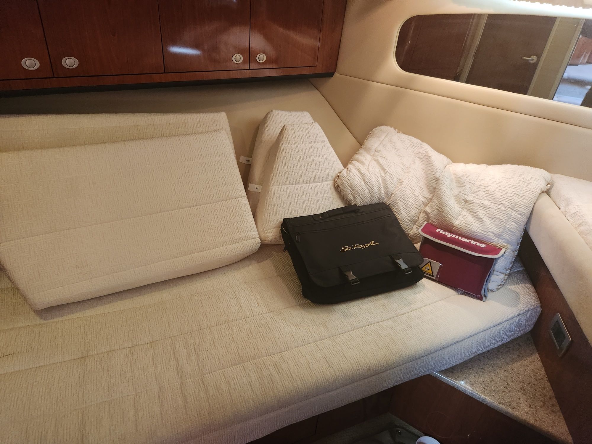 2004 Sea Ray
                                                             390 Motor Yacht Image Thumbnail #27