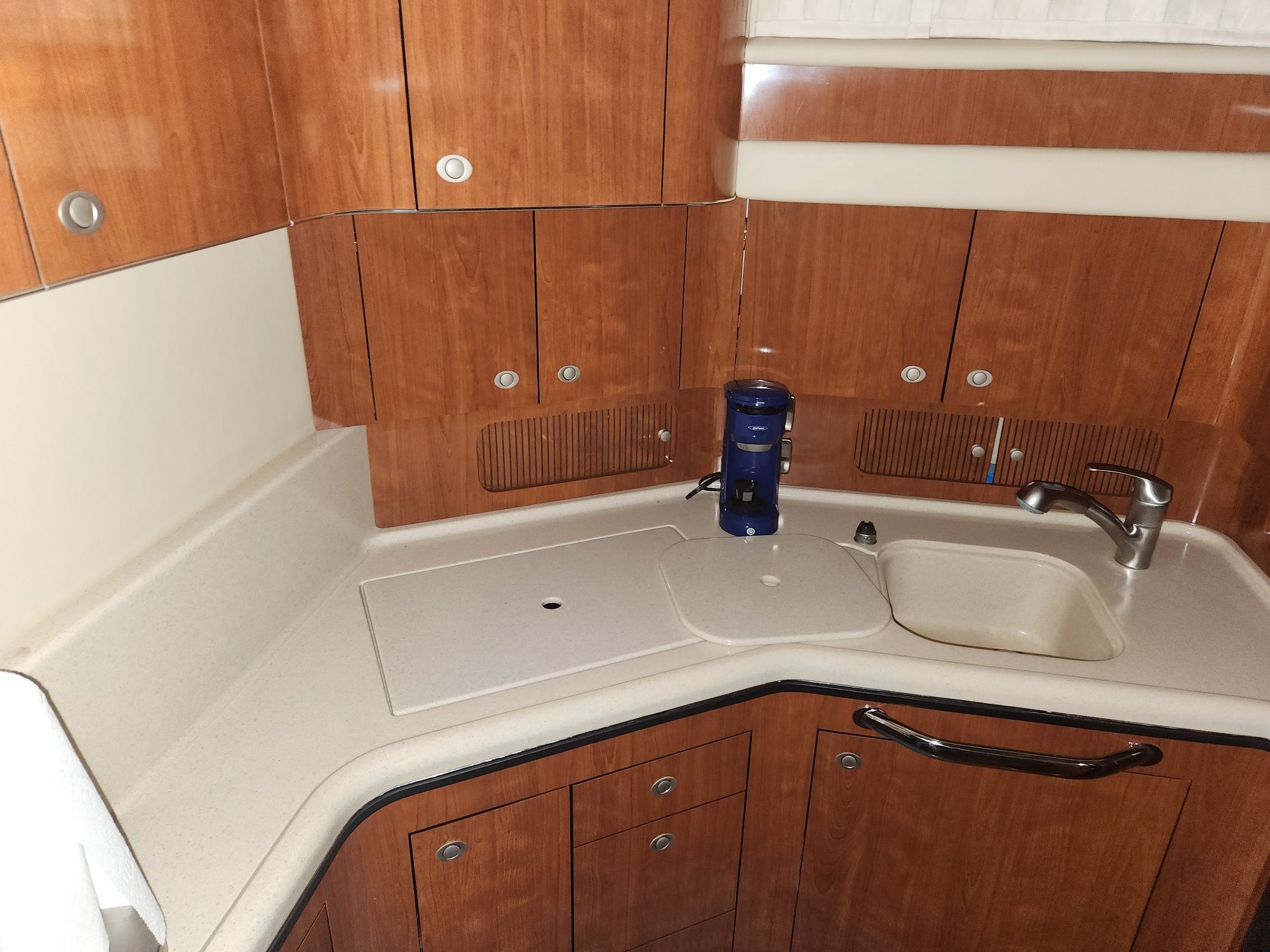 2004 Sea Ray
                                                             390 Motor Yacht Image Thumbnail #28