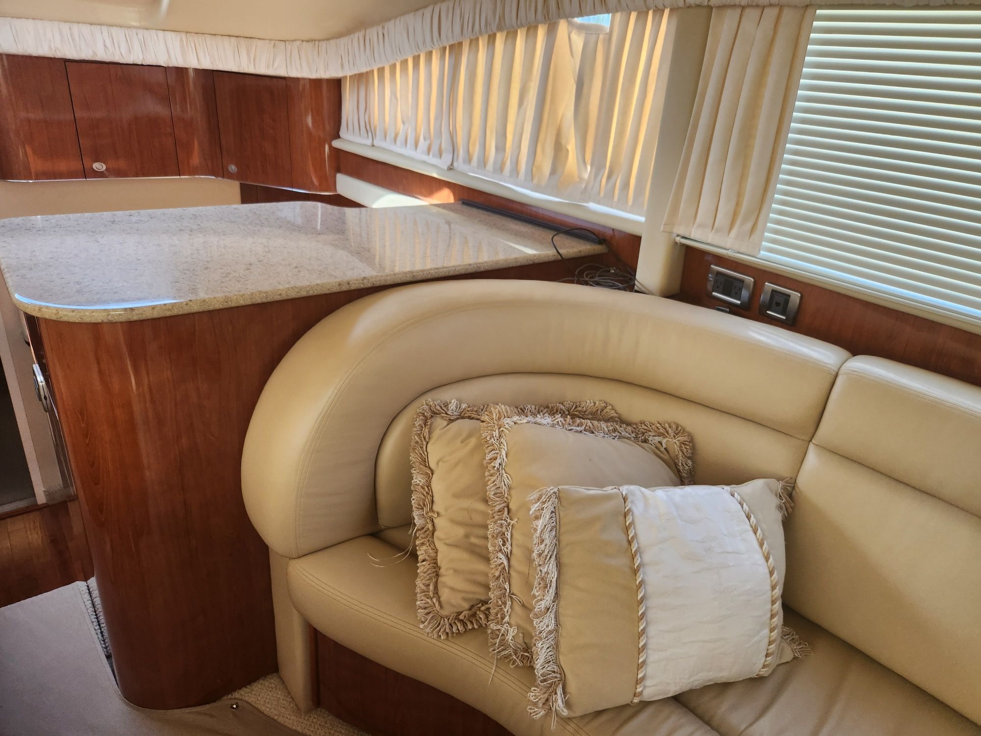 2004 Sea Ray
                                                             390 Motor Yacht Image Thumbnail #31