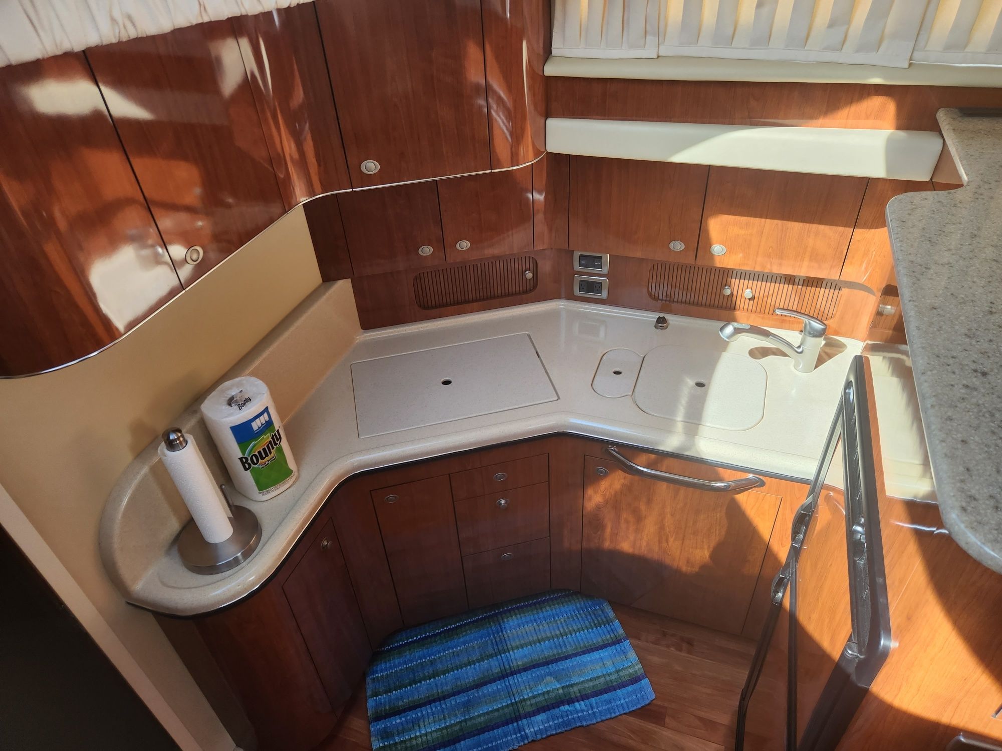 2004 Sea Ray
                                                             390 Motor Yacht Image Thumbnail #38