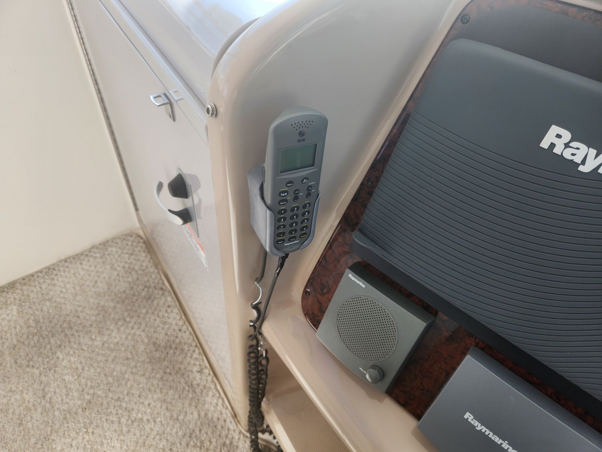 2004 Sea Ray
                                                             390 Motor Yacht Image Thumbnail #43