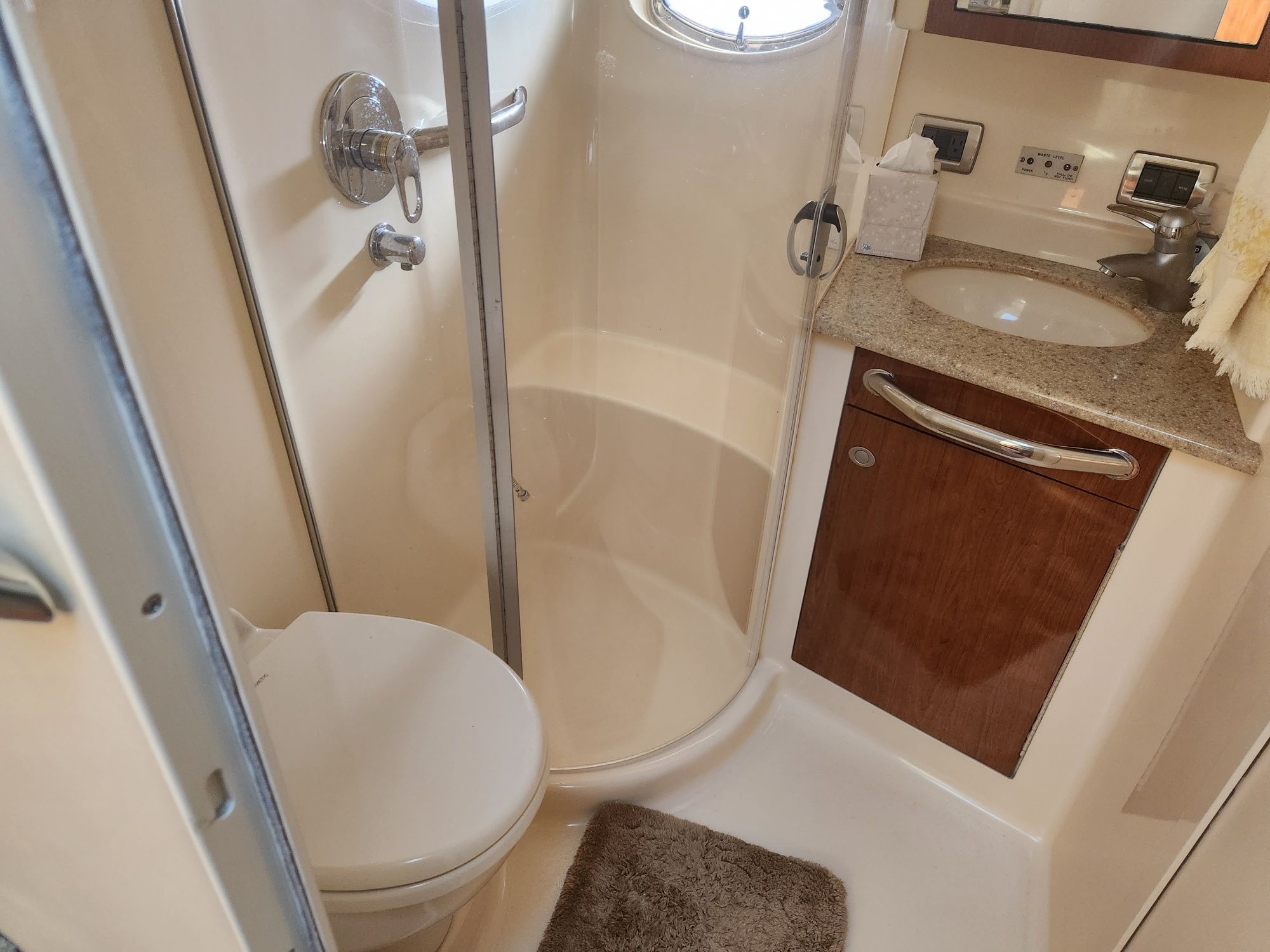 2004 Sea Ray
                                                             390 Motor Yacht Image Thumbnail #44