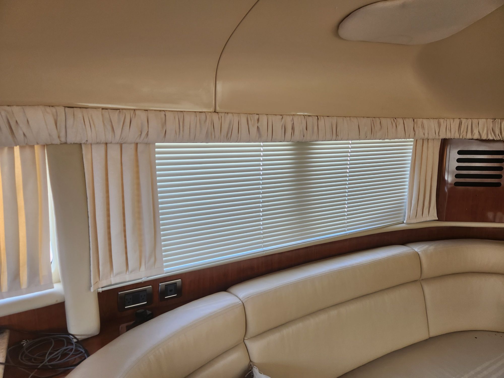 2004 Sea Ray
                                                             390 Motor Yacht Image Thumbnail #48