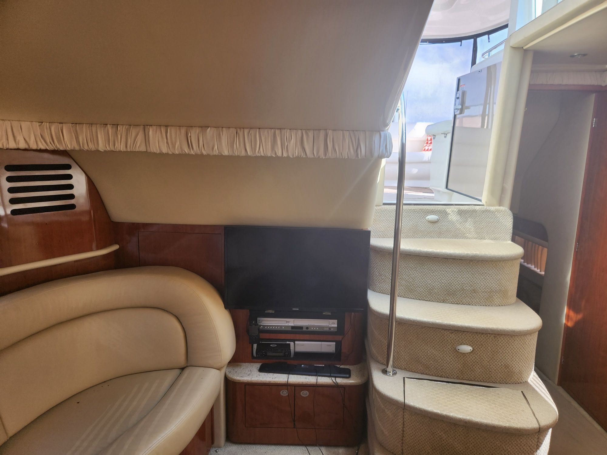 2004 Sea Ray
                                                             390 Motor Yacht Image Thumbnail #50