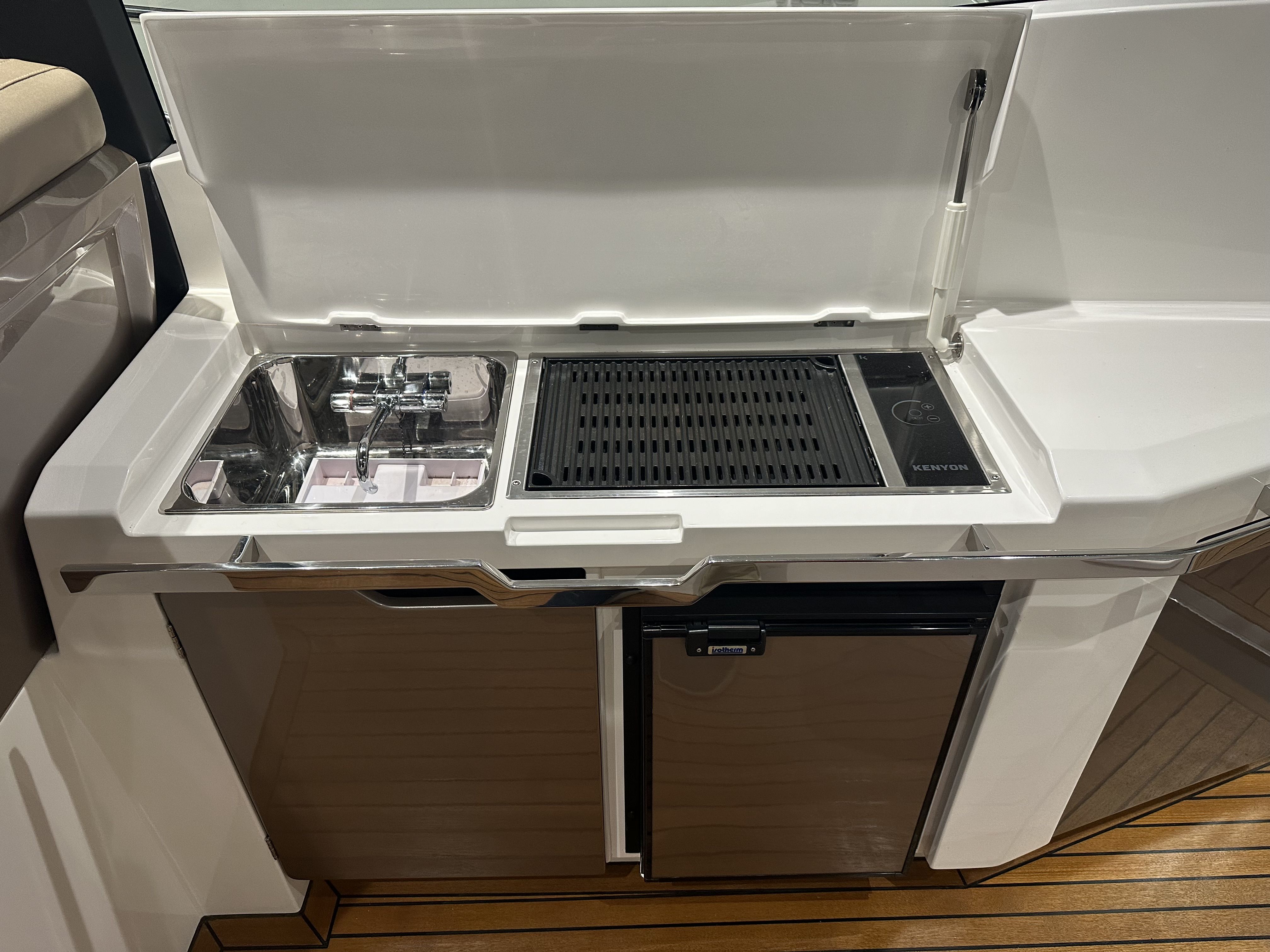 2016 Galeon
                                                             445 HTS Image Thumbnail #14