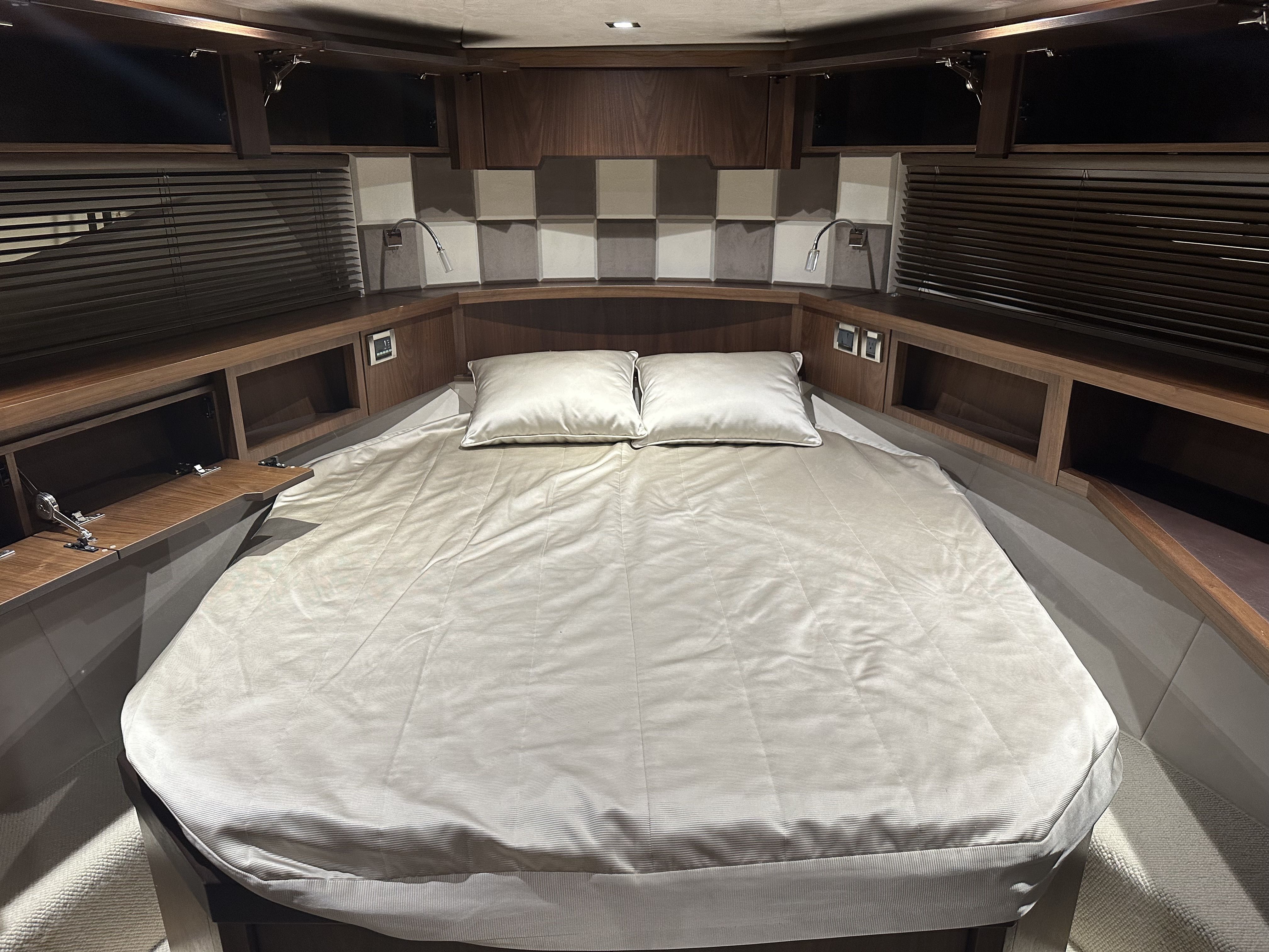 2016 Galeon
                                                             445 HTS Image Thumbnail #22
