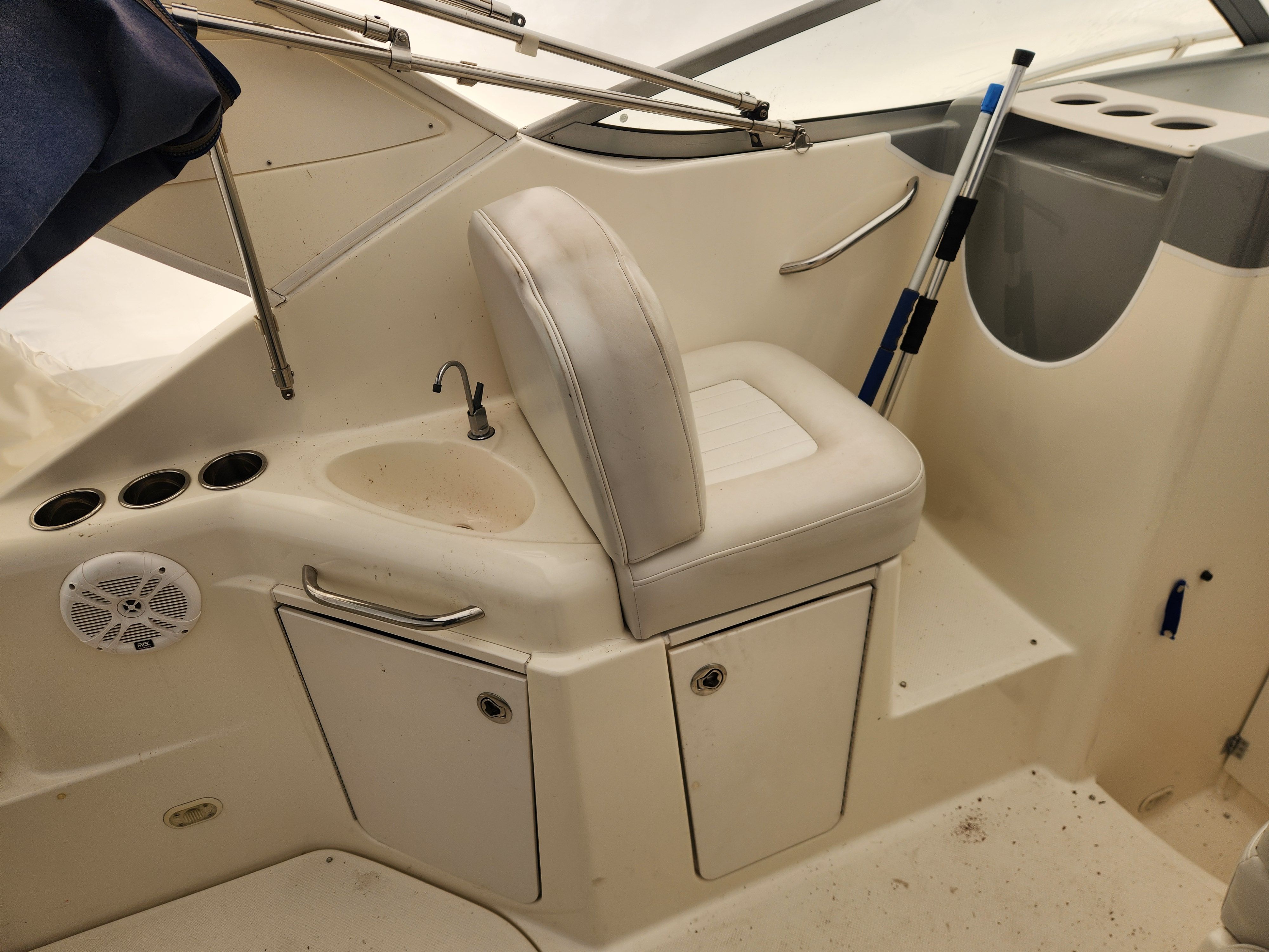 2006 Bayliner
                                                             305 SB Image Thumbnail #12