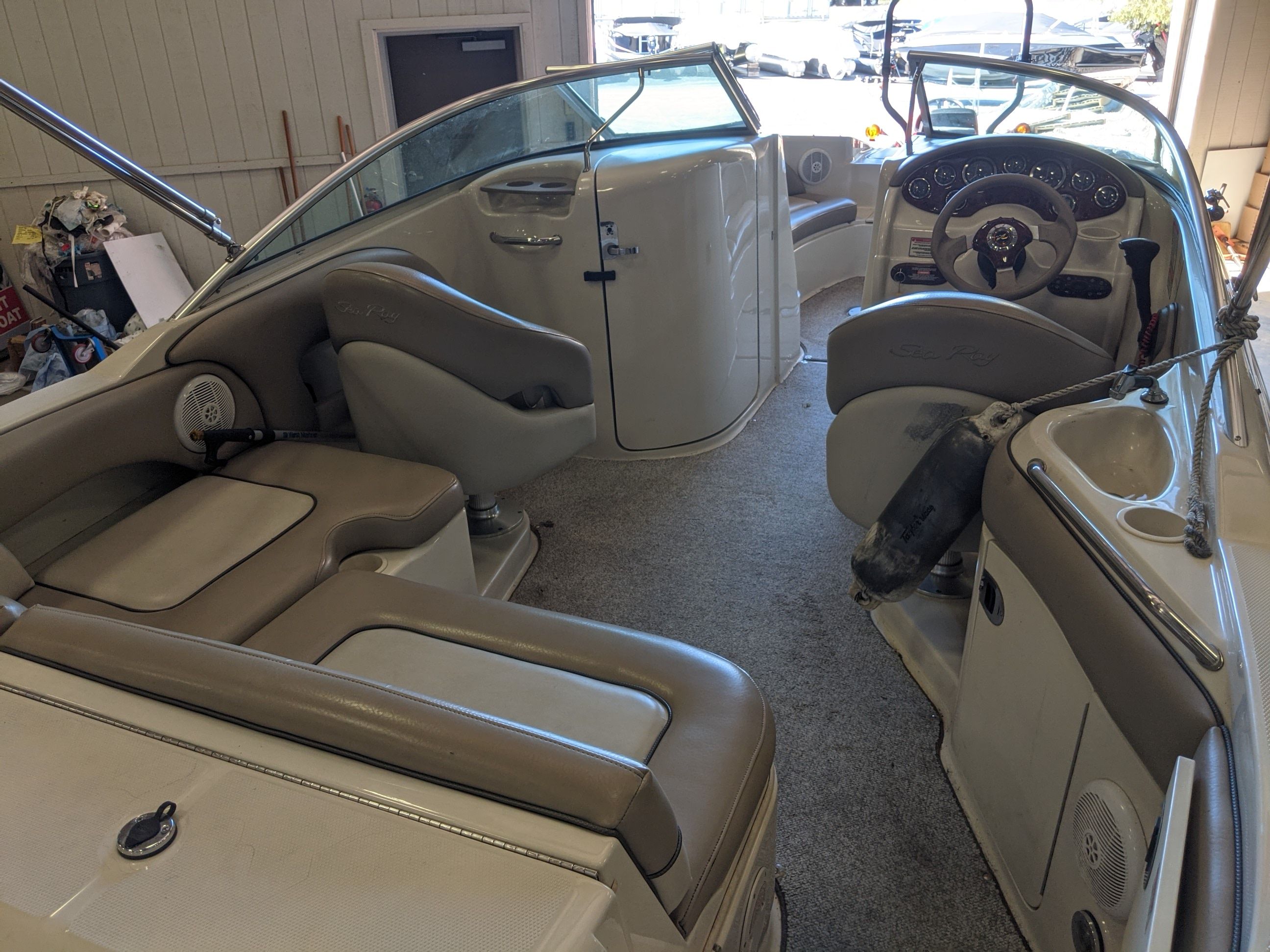 2002 Sea Ray
                                                             220 SUNDECK Image Thumbnail #4