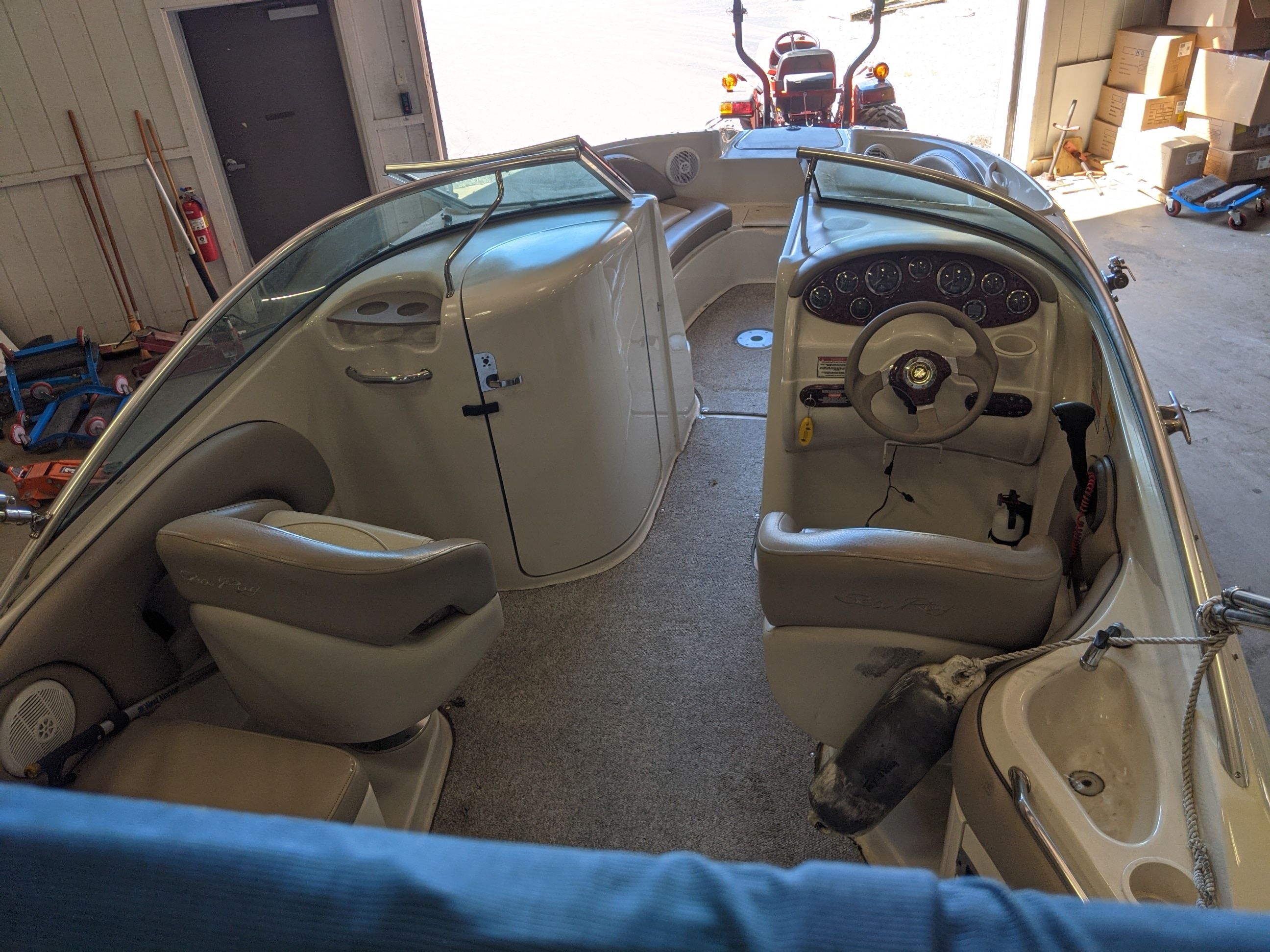 2002 Sea Ray
                                                             220 SUNDECK Image Thumbnail #6