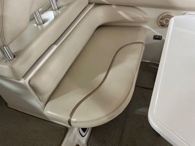 2004 Larson 31 CABRIO Image Thumbnail #5