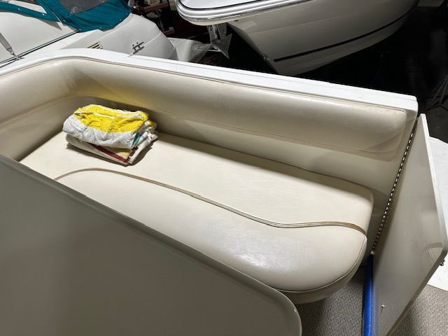 2004 Larson 31 CABRIO Image Thumbnail #6