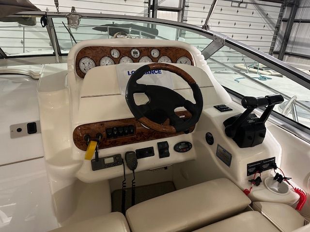 2004 Larson 31 CABRIO Image Thumbnail #7