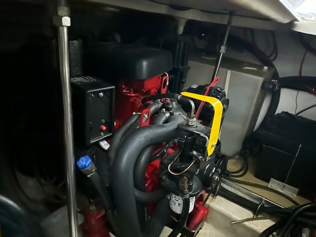 2004 Larson 31 CABRIO Image Thumbnail #10